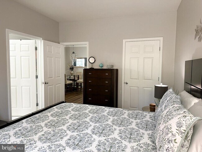 Building Photo - 4850 Eisenhower Ave