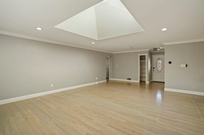 Building Photo - 1407 San Clemente Way