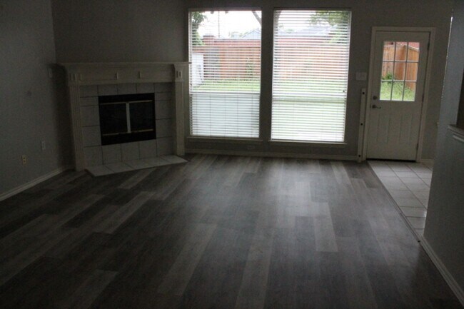Building Photo - 3623 Rodale Way
