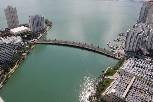 Building Photo - 495 Brickell Ave