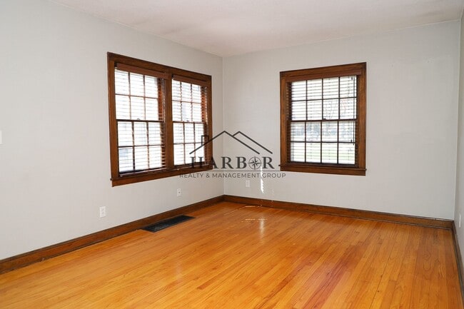 Building Photo - 3 Bedroom Single Family Home in SE Rochest...