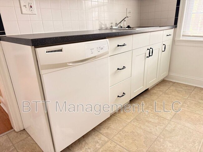 Building Photo - 8401 Greenwood Ave