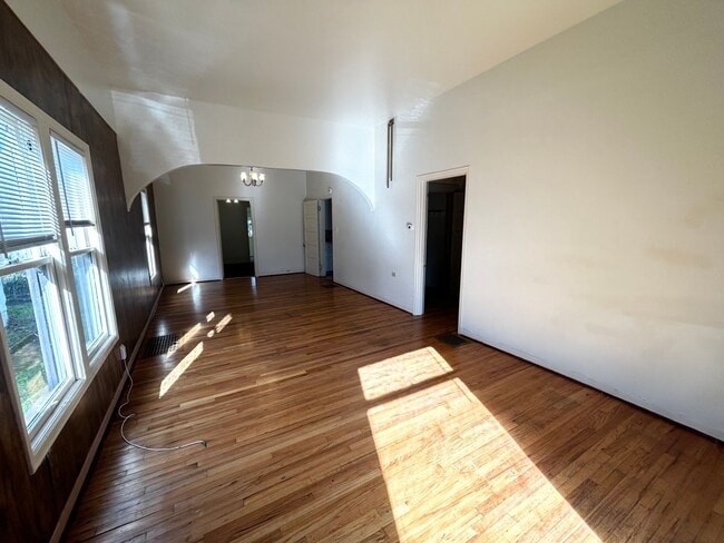 Building Photo - SE Portland 2 Bedroom Home!