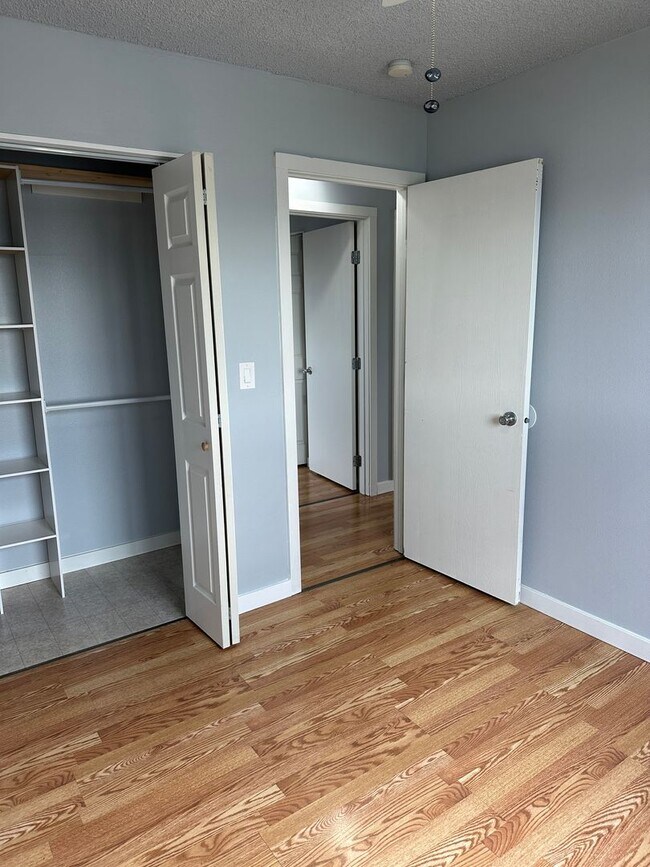 Building Photo - Heat Included! Heated Storage, 2 Bedroom/1...