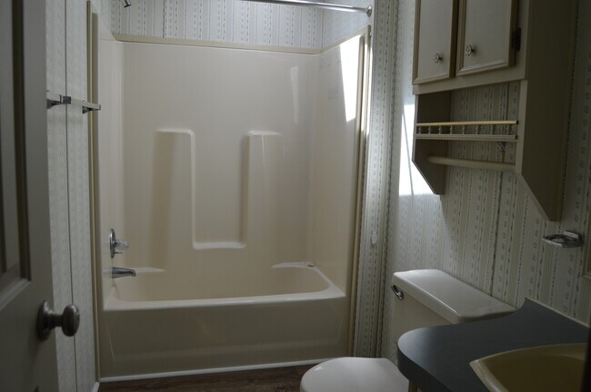 Building Photo - 125 Broadview Cir