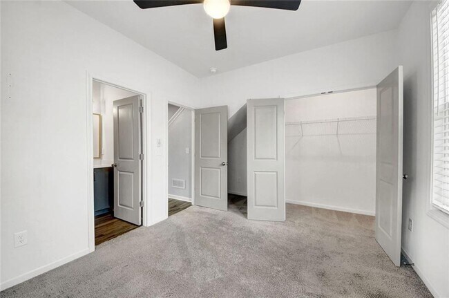 Building Photo - 900 Brees Ct