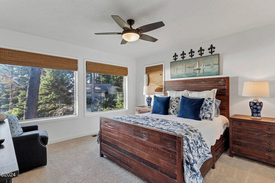 Main floor bedroom - 335 SW Midden Reach
