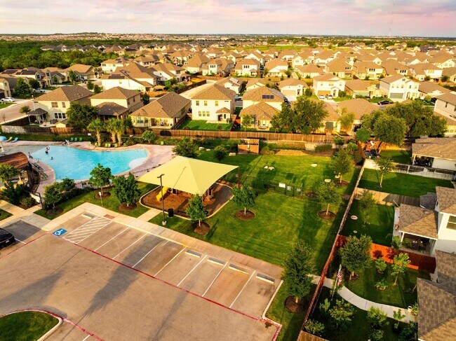 Building Photo - Rental Home w/ a POOL!!!