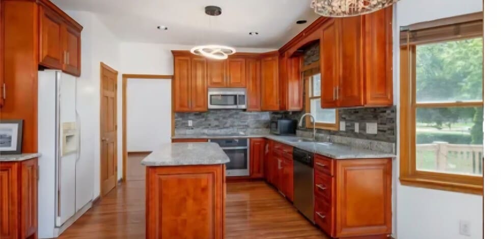 Building Photo - 5261 Oakbrook Dr