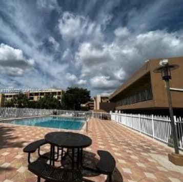 Building Photo - 9120 Fontainebleau Blvd