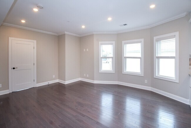 Building Photo - 43 Cypress St