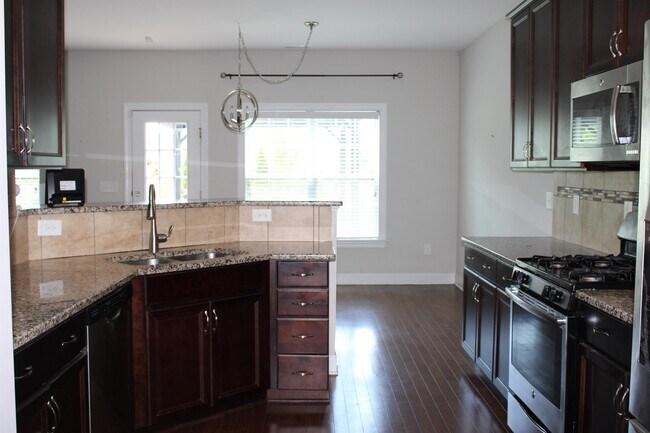 Building Photo - 241 Vinewood Pl