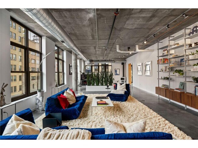 Building Photo - 200 Park Ave