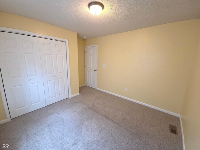 Building Photo - 4320 Village Bend Ln