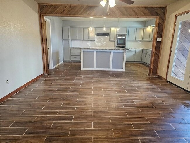 Building Photo - 2011 Pecan Dr