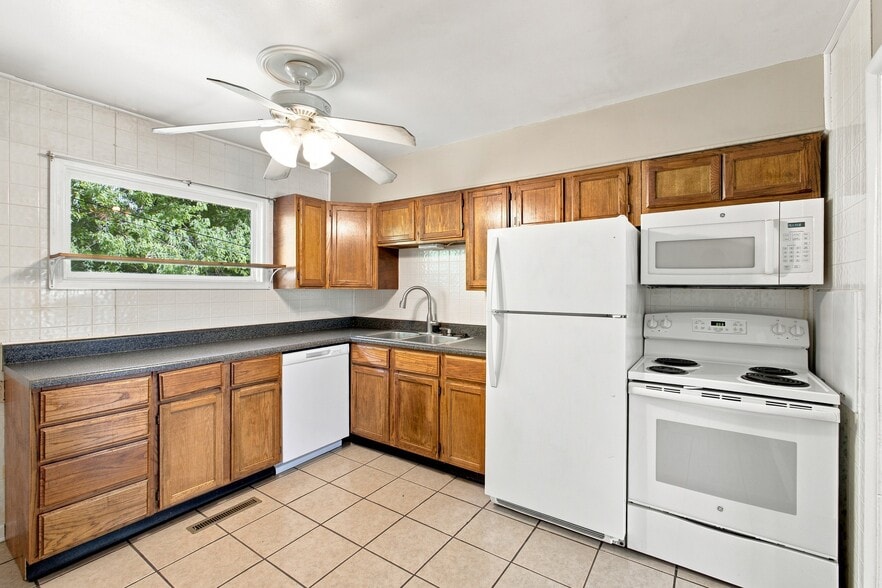Building Photo - 630 NE 90th St