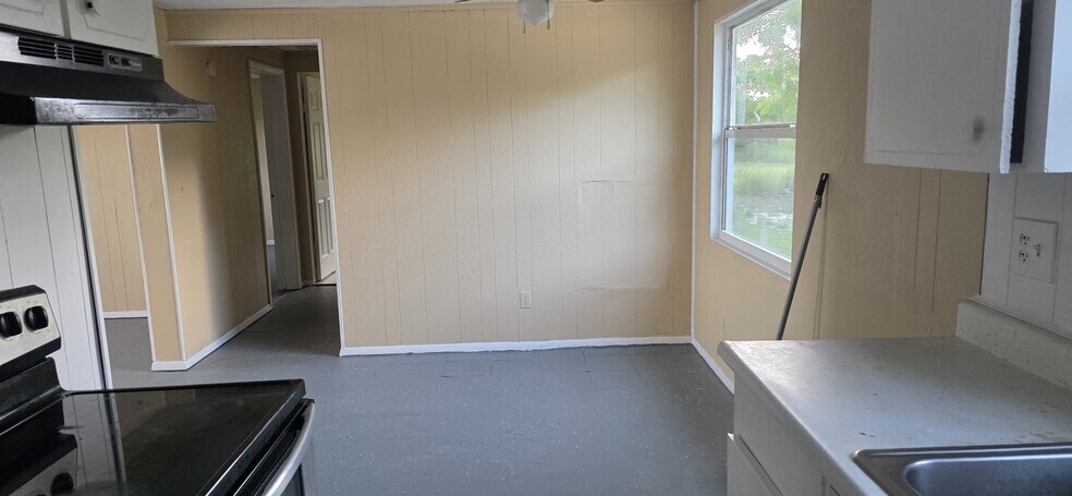 Building Photo - 122 Hill Ct