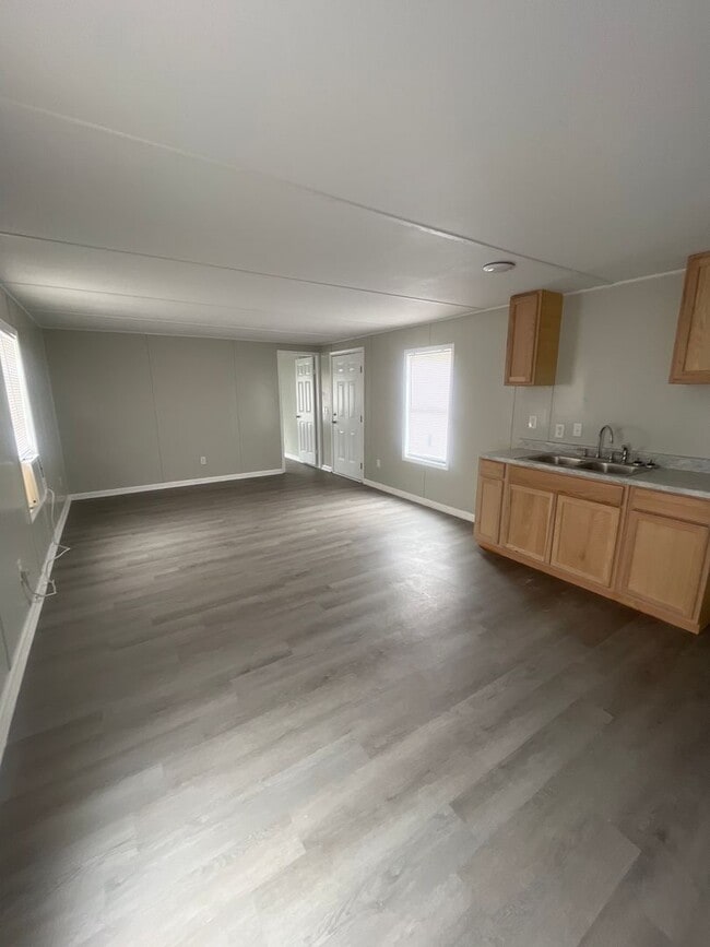 Building Photo - 3204 Lyons Center Rd