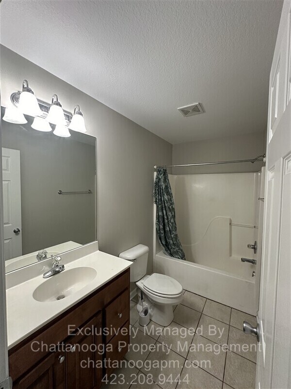 Building Photo - 87 Manor Dr