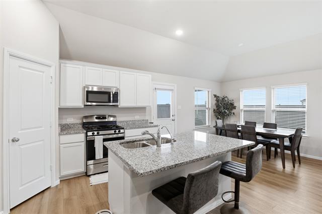 Building Photo - 3313 Redbud Flower Trl