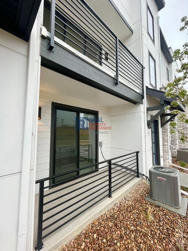 Building Photo - 2074 S Holly St