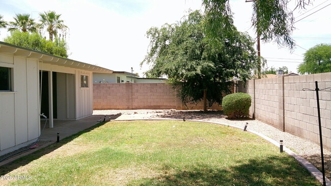 Building Photo - 8608 E Highland Ave