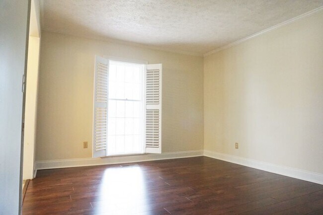 Building Photo - 318 Foxhall Ct