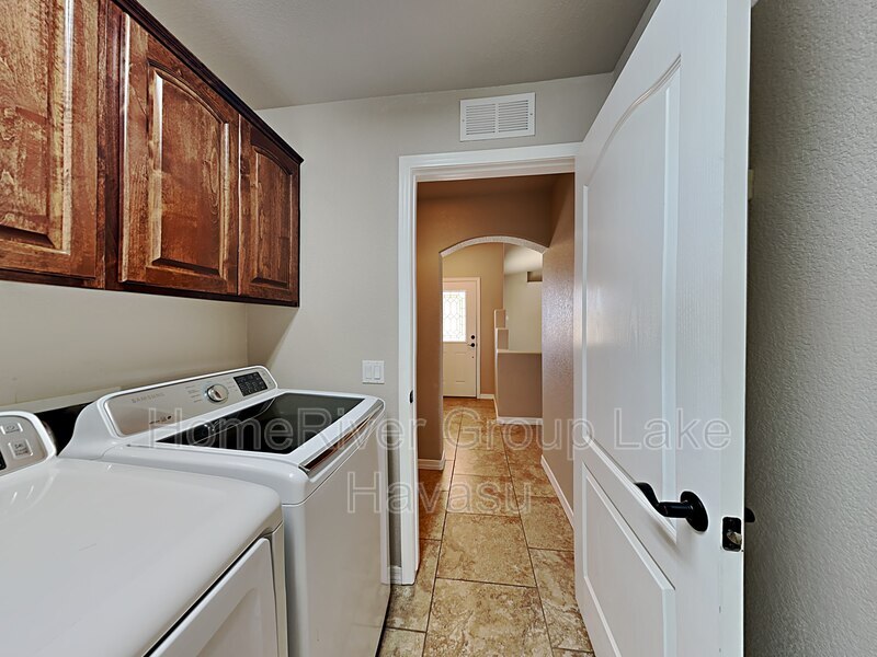 Building Photo - 3737 Tahitian Dr