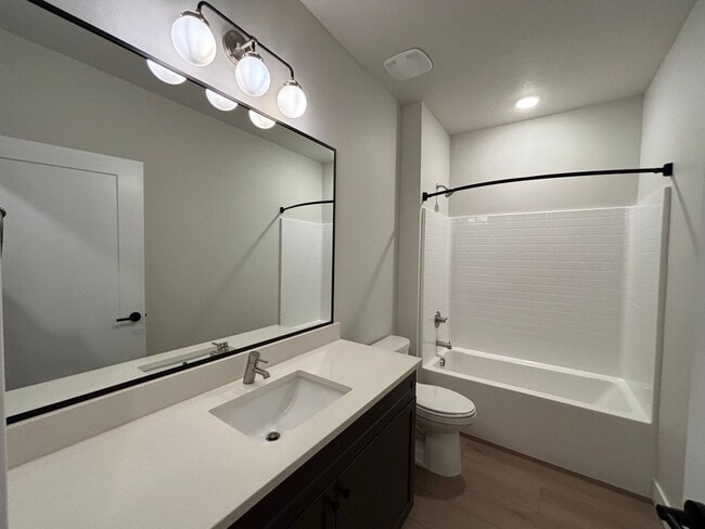 Building Photo - SINGLE LEVEL TOWNHOME FOR RENT!