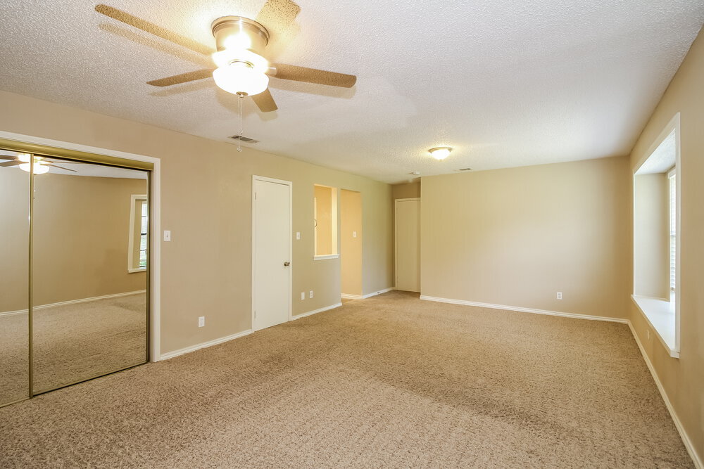 Building Photo - 1037 Eagle Ct