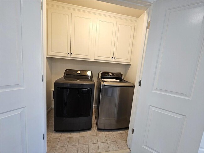 Building Photo - 5195 Wickingham Ln