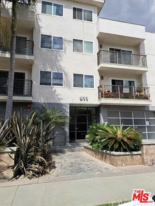 Building Photo - 811 S Bedford St