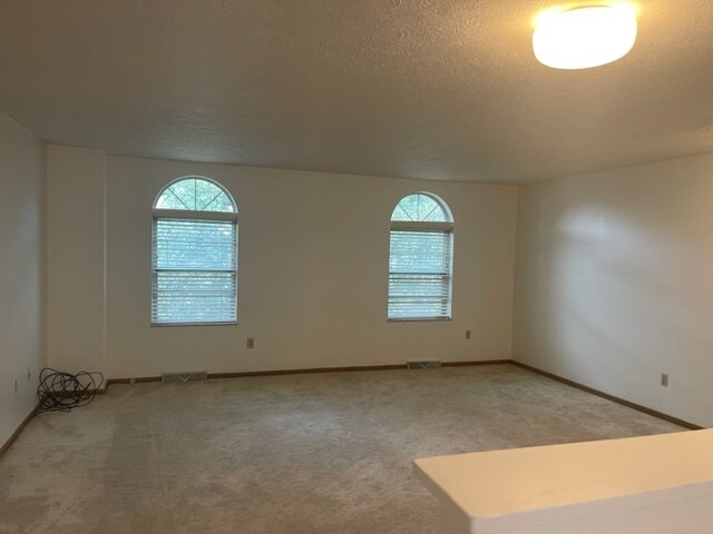 Building Photo - 320 Station St