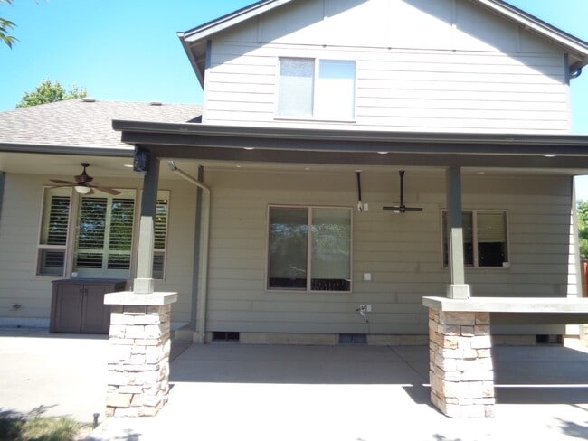 Building Photo - Must See 3 Bedroom Home with Fenced Yard!