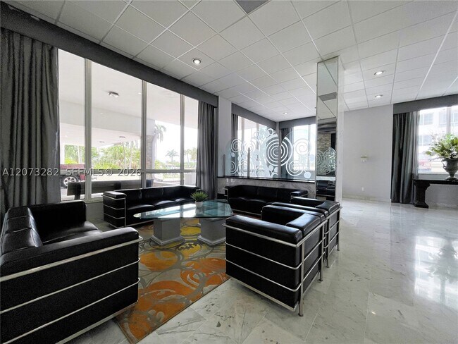 Building Photo - 5001 Collins Ave