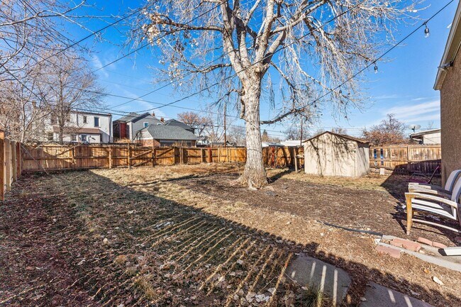 Building Photo - Great location near City Park!