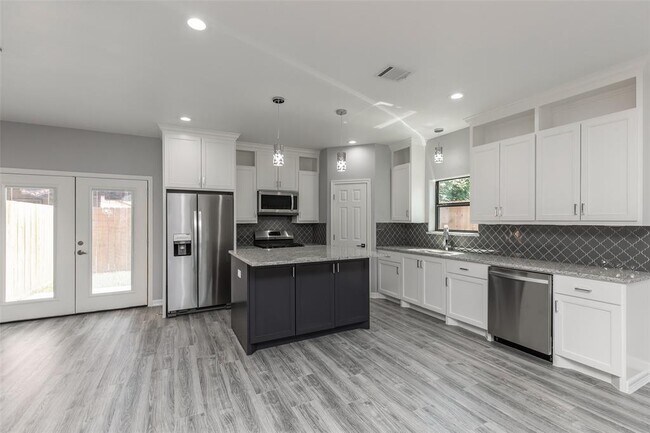 Building Photo - 6607 Avenue O