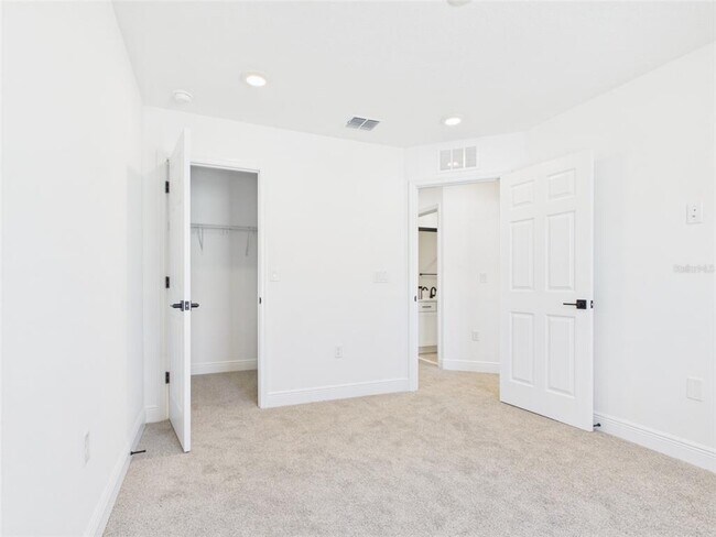 Building Photo - 5611 SW 72nd Ct