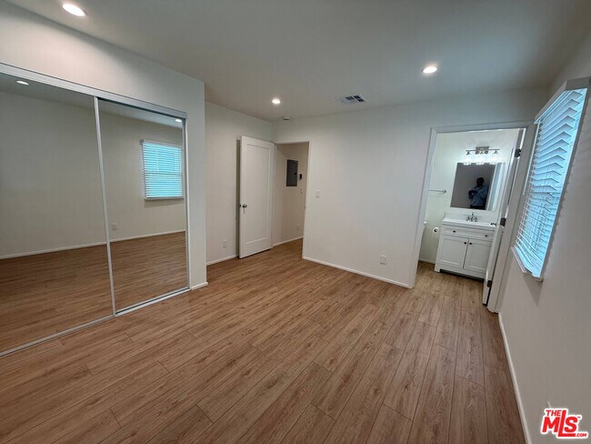 Building Photo - 2320 Carnegie Ln