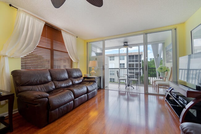 Building Photo - 2008 S Federal Hwy