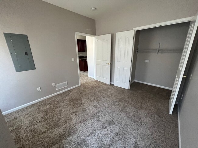 Building Photo - Pre-Leasing for 26/27 School Year