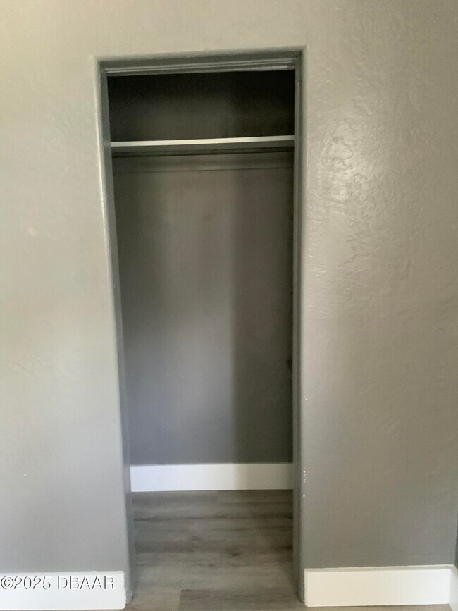 Building Photo - 633 Florence St