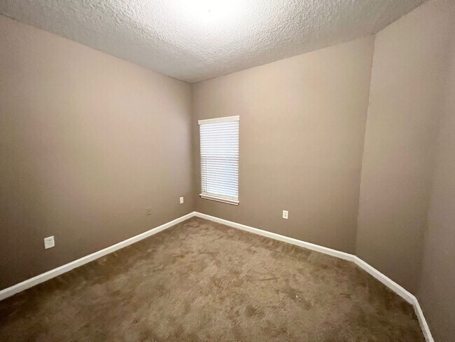 Building Photo - Charming 2-Bedroom Condo in Summer Key – S...