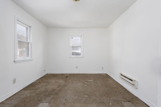 Building Photo - 621 E Meyers Ave