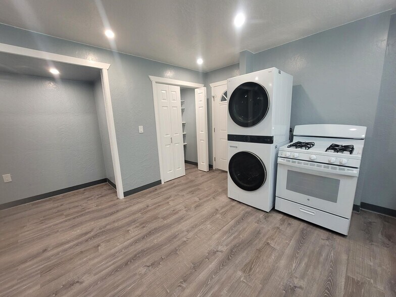 Kitchen - 1034 Bulloch Cir