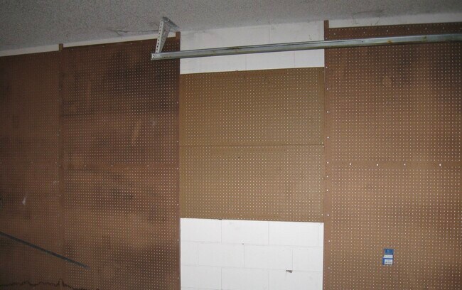 Building Photo - 1371 Melshire Ave