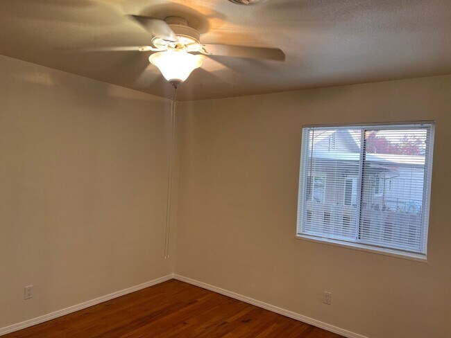 Building Photo - 3 Bedroom w/ Bonus Room on Westside Redding