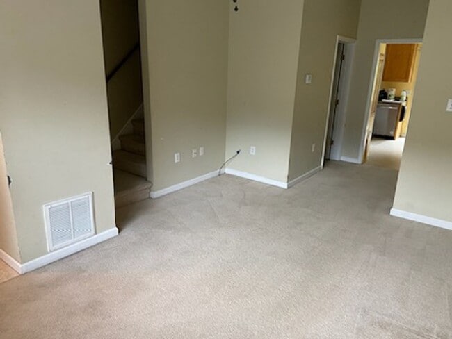 Building Photo - Townhouse located at Pikes Place