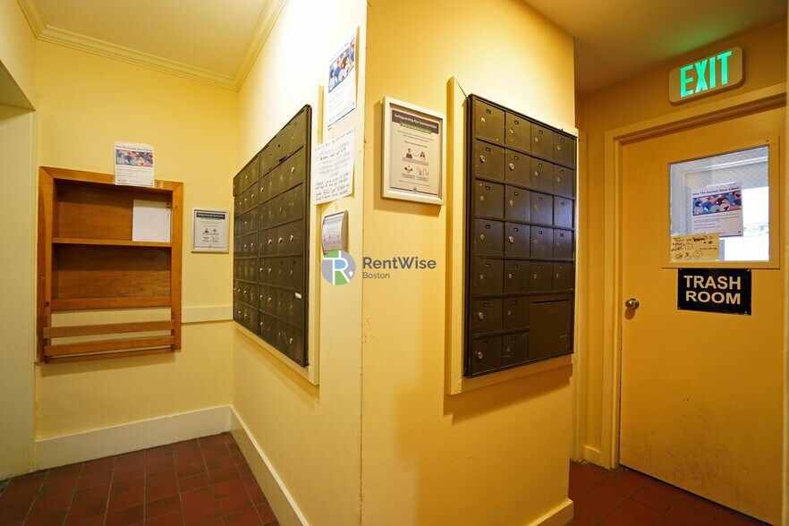 Building Photo - 1223 Beacon St