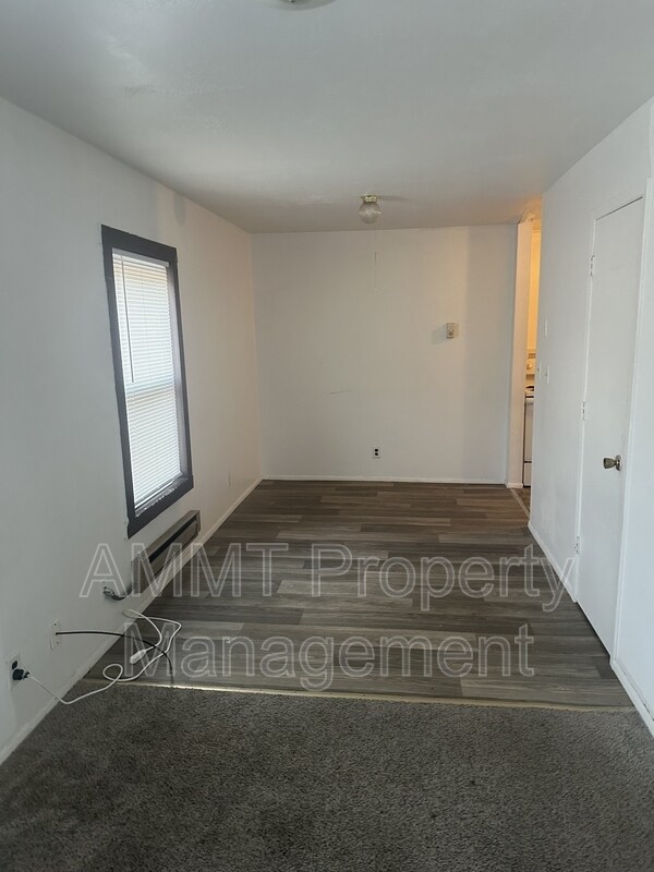 Building Photo - 145 E Main St